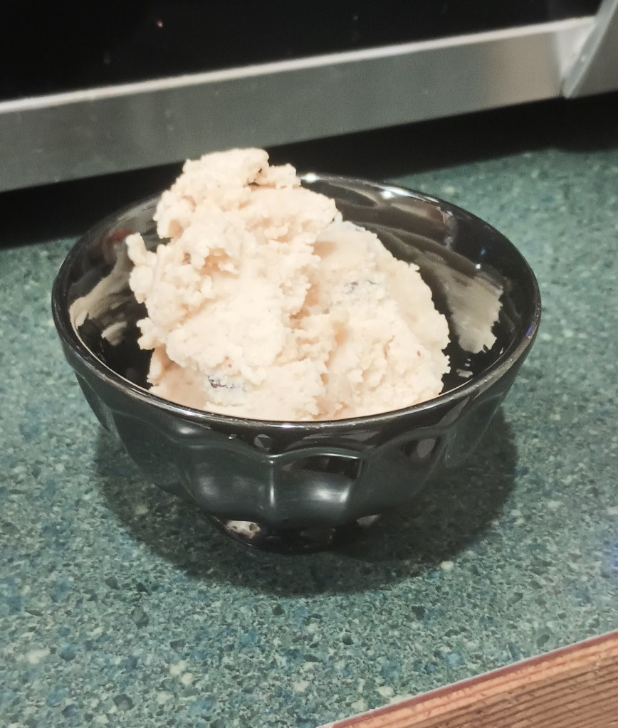 Picture of icecream in a black bowl. 
